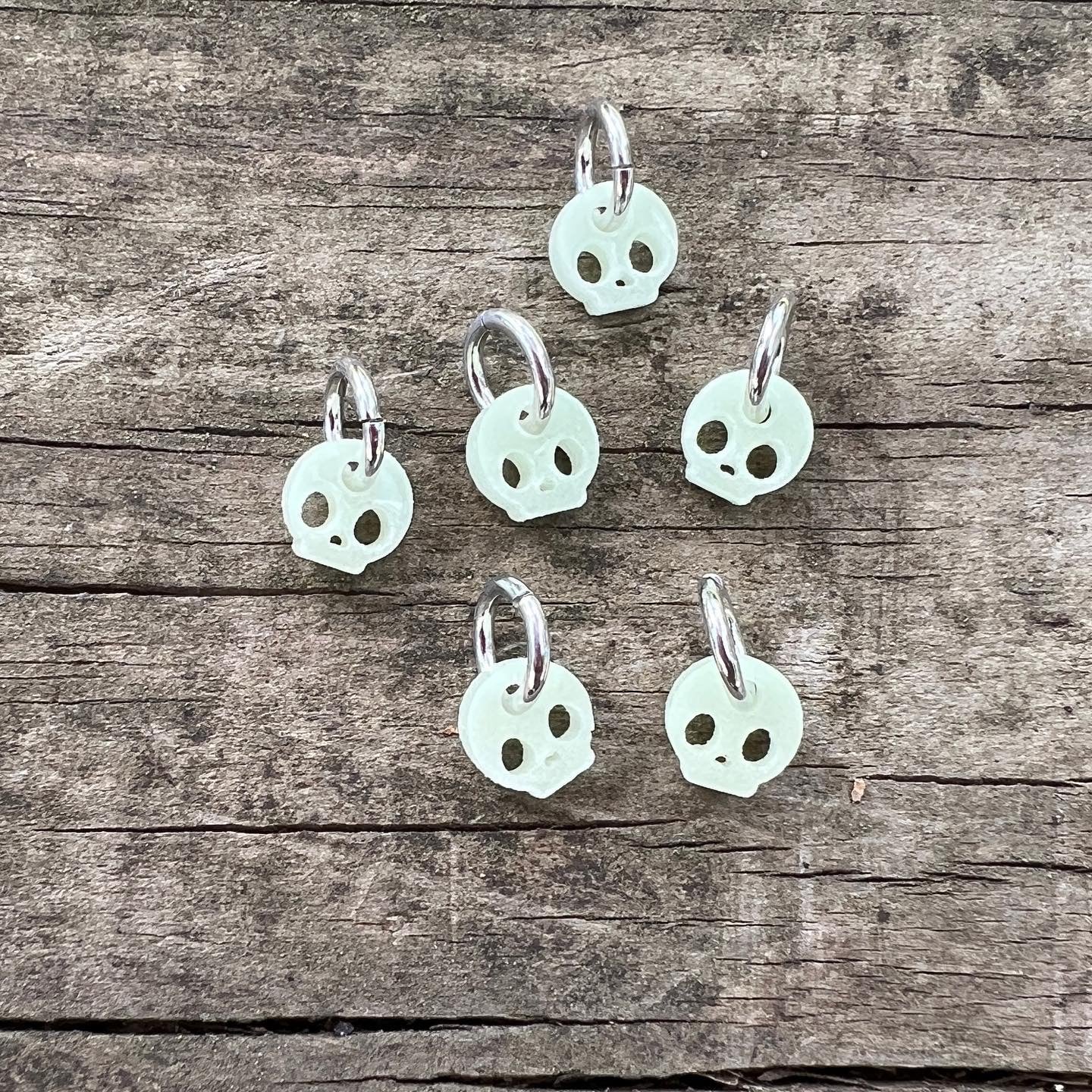 Glow Bitty Skulls