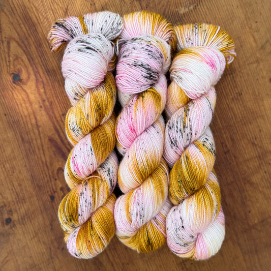 THE PEACH PIT on SIMPLE SOCK★ READY TO SHIP